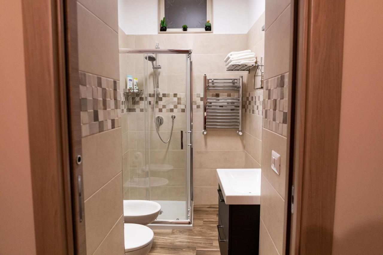 Tizzy Apartment & Rooms Bari Ngoại thất bức ảnh